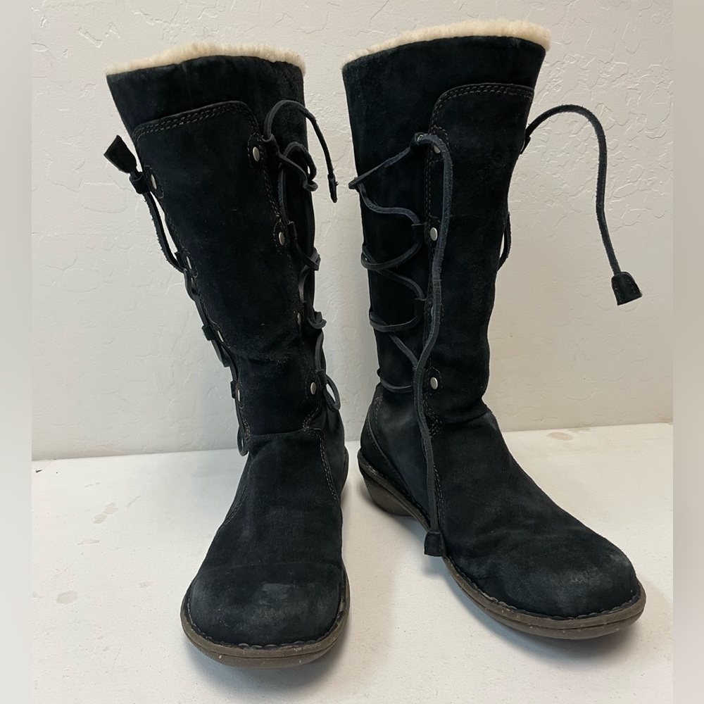 UGG Leather Lace Wrap & Snap Closure Suede & Shearling Boot in Black Size US 8